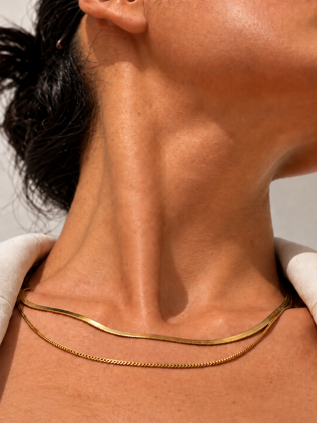 Collar Riviera de DE·LUNARE, fotografía con modelo